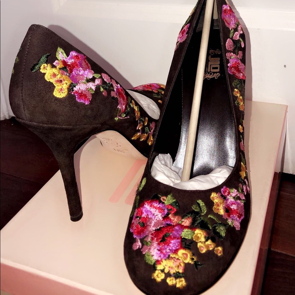 JLO Embroidery heels NWT